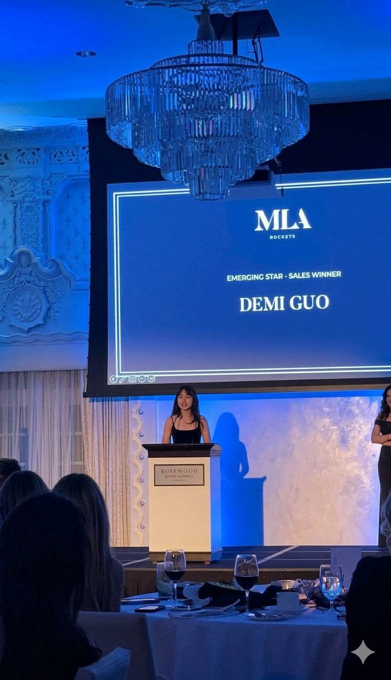 Demi Guo receiving the MLA Emerging Star Sales Award